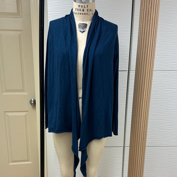Stylish Blue Draped Long Sleeve Top - Picture 5 of 5